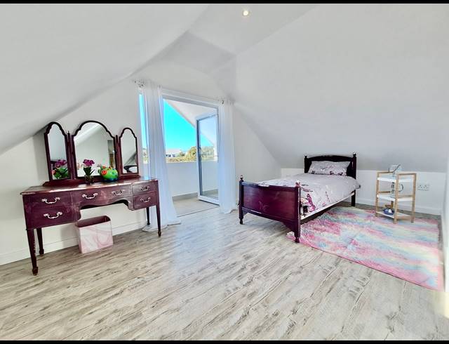 5 BEDROOM HOUSE FOR SALE IN GROTTO BAY